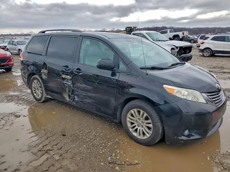 2012 TOYOTA SIENNA XLE  