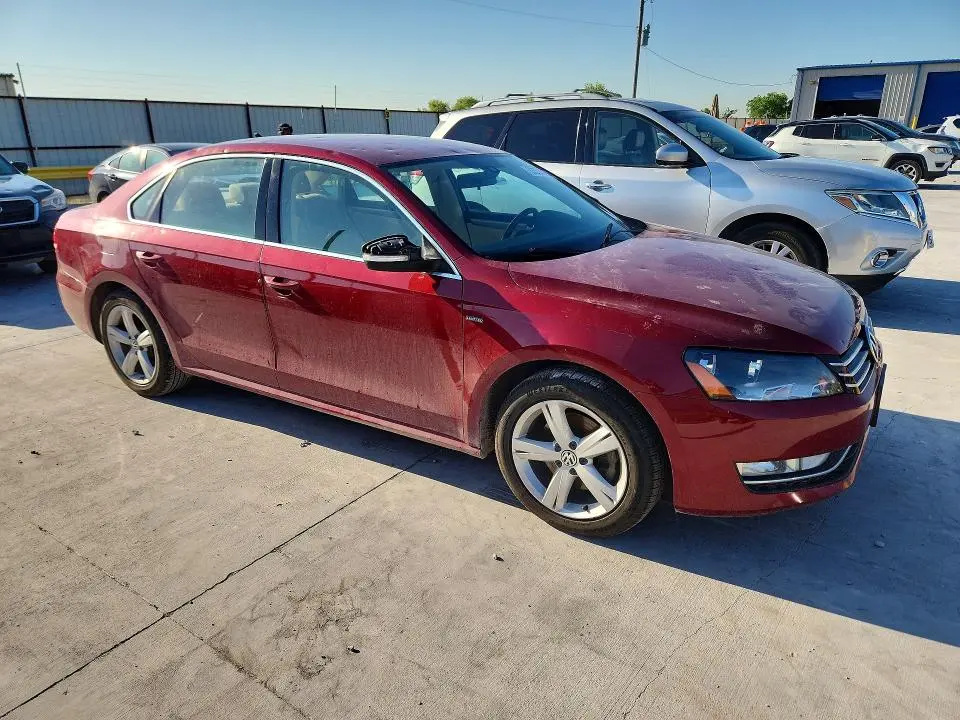 2015 VOLKSWAGEN PASSAT S  