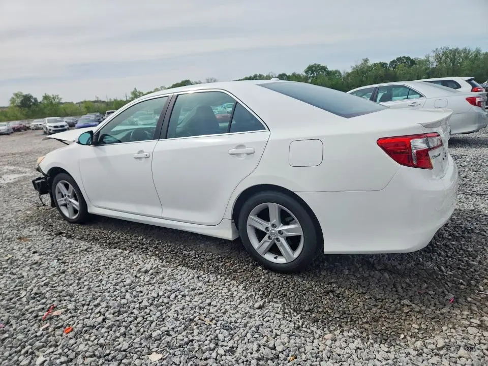 2014 TOYOTA CAMRY SE  