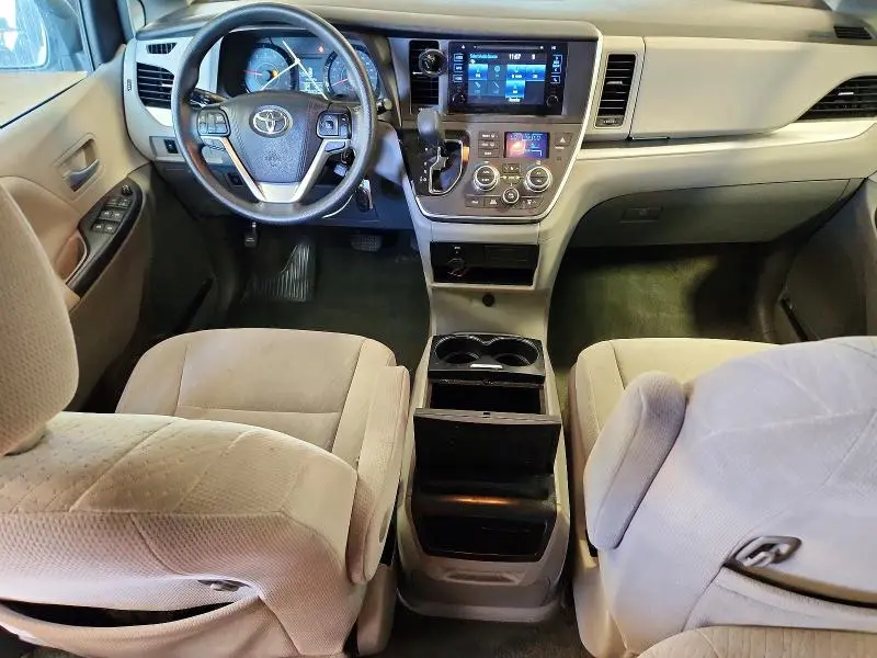 2017 TOYOTA SIENNA LE  