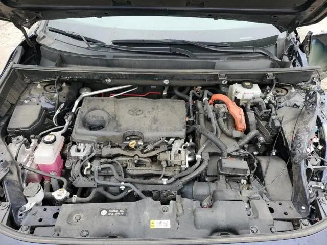 2021 TOYOTA RAV4 XLE  