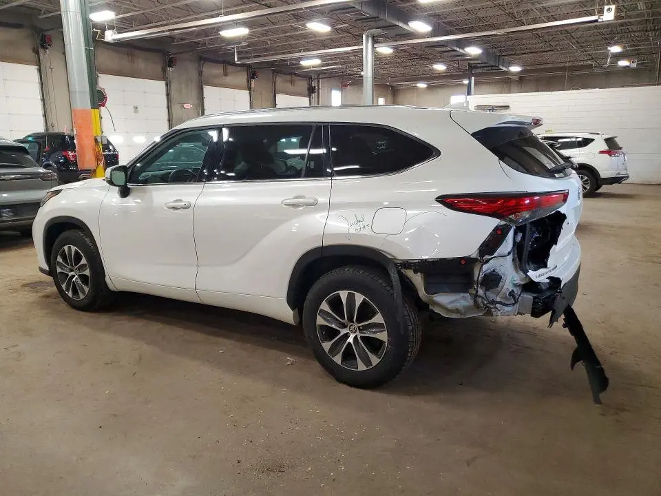 2021 TOYOTA HIGHLANDER XLE  