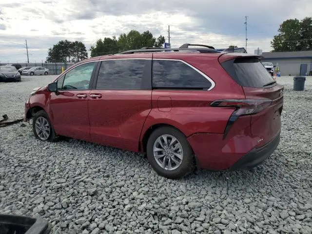 2025 TOYOTA SIENNA XLE