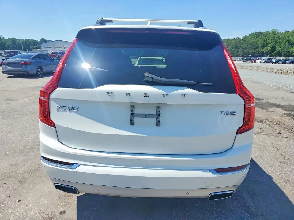 2017 VOLVO XC90 T8  