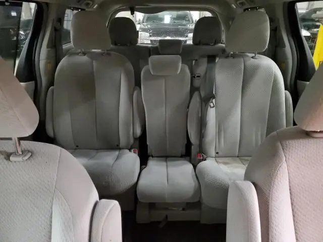 2013 TOYOTA SIENNA LE  