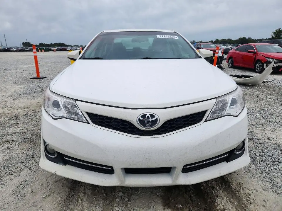 2013 TOYOTA CAMRY SE  