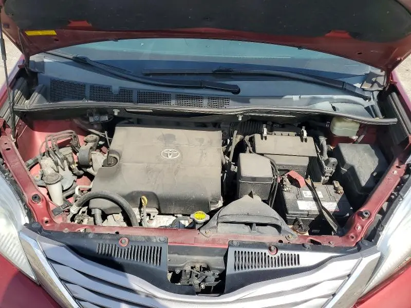 2015 TOYOTA SIENNA XLE 8-PASSENGER  
