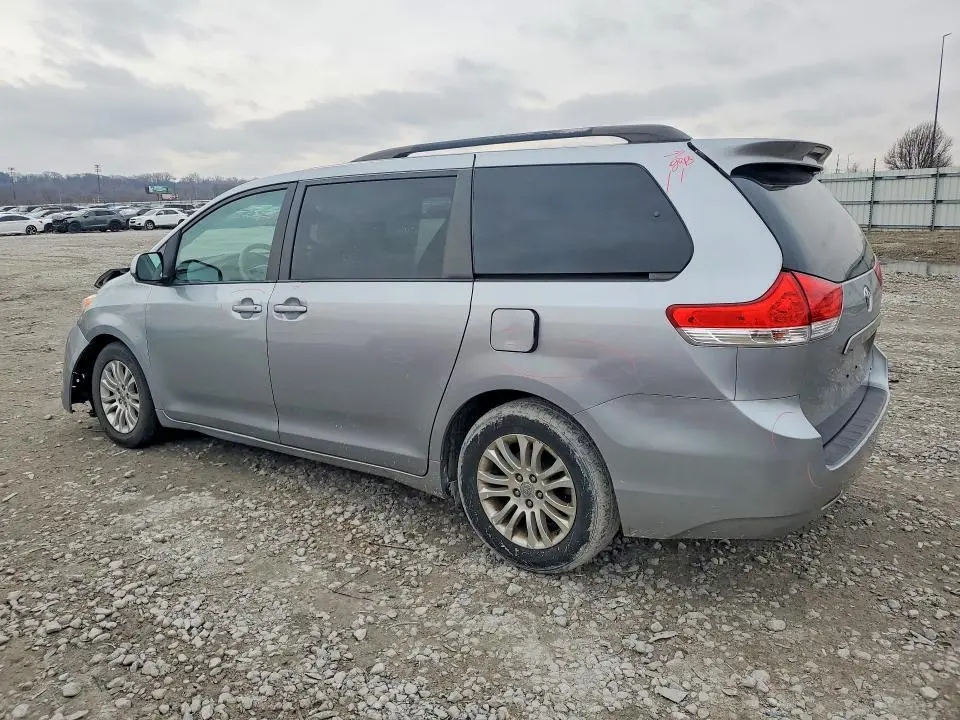 2012 TOYOTA SIENNA XLE  