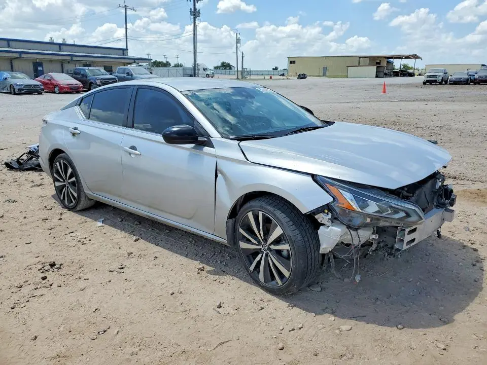 2021 NISSAN ALTIMA SR  