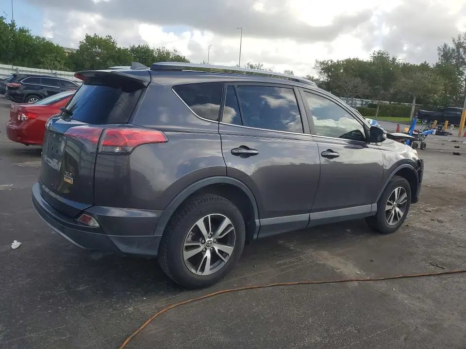 2018 TOYOTA RAV4 XLE  