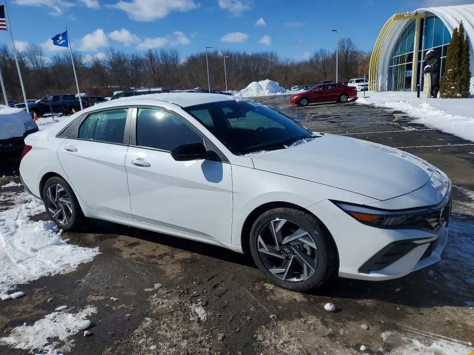 2025 HYUNDAI ELANTRA SEL SPORT  