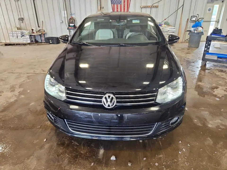 2015 VOLKSWAGEN EOS LUX  