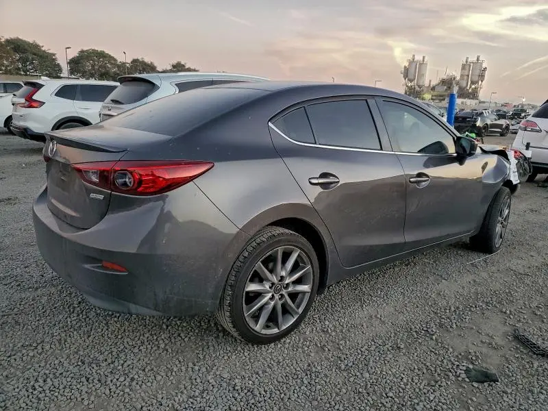 2018 MAZDA 3 TOURING  