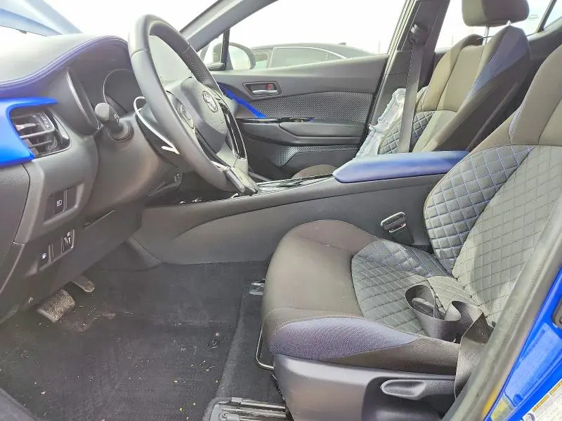 2020 TOYOTA C-HR XLE  