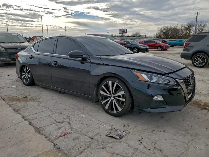 2022 NISSAN ALTIMA SR  