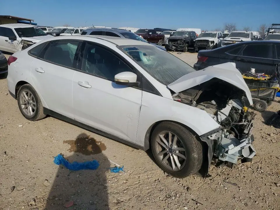 2015 FORD FOCUS SE  