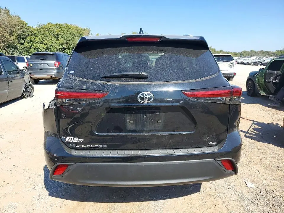 2022 TOYOTA HIGHLANDER XLE  