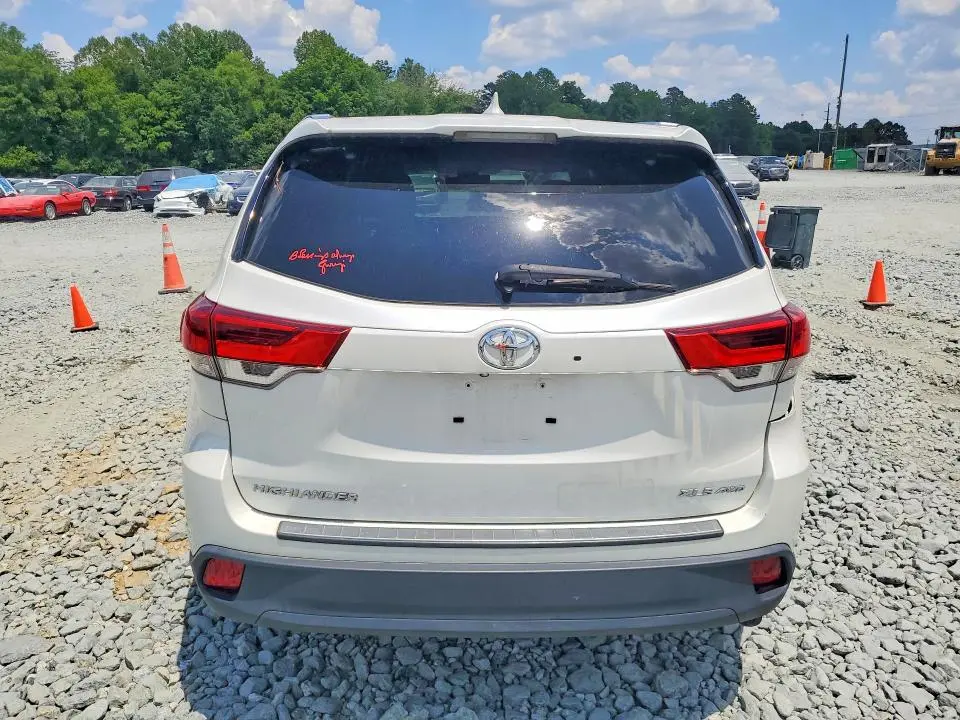 2019 TOYOTA HIGHLANDER XLE  