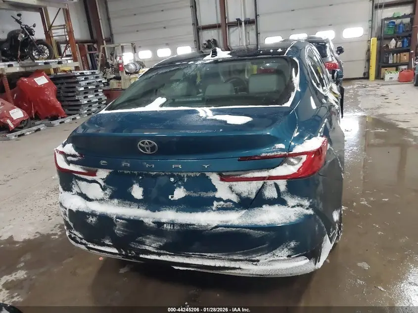 2025 TOYOTA CAMRY XLE