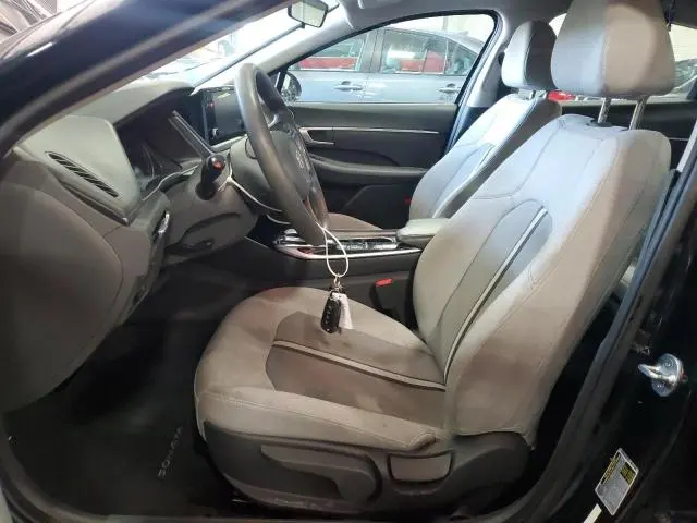 2022 HYUNDAI SONATA SE  
