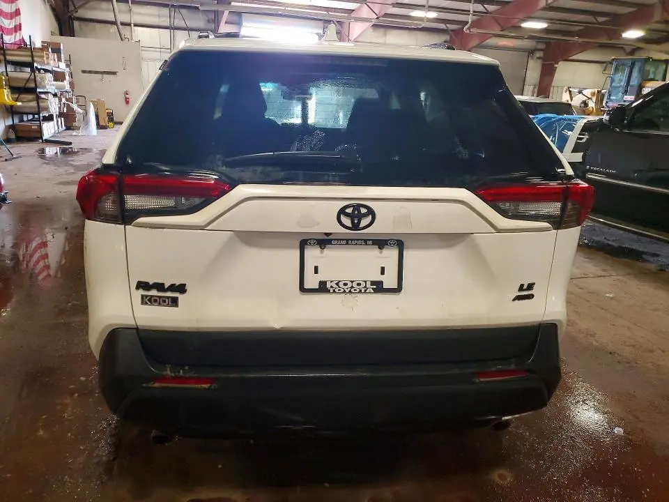 2020 TOYOTA RAV4 LE  