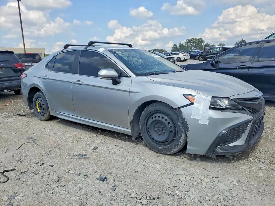 2018 TOYOTA CAMRY SE  