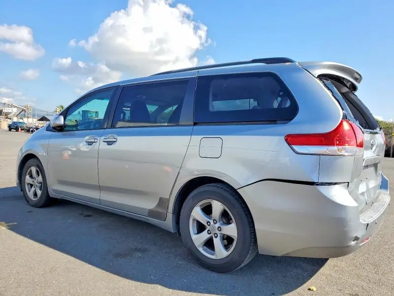 2011 TOYOTA SIENNA LE  