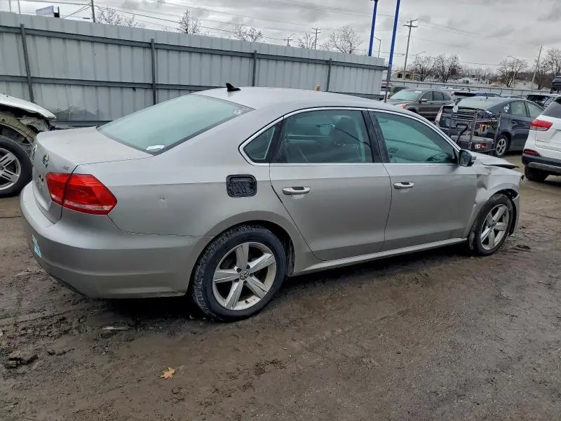 2013 VOLKSWAGEN PASSAT SE  