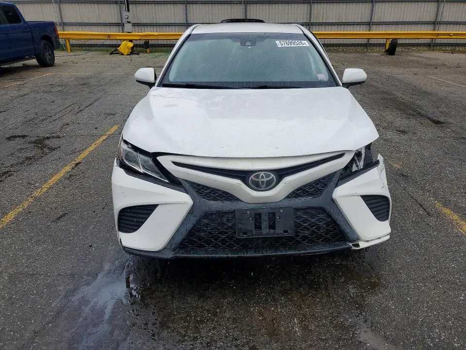 2018 TOYOTA CAMRY SE  