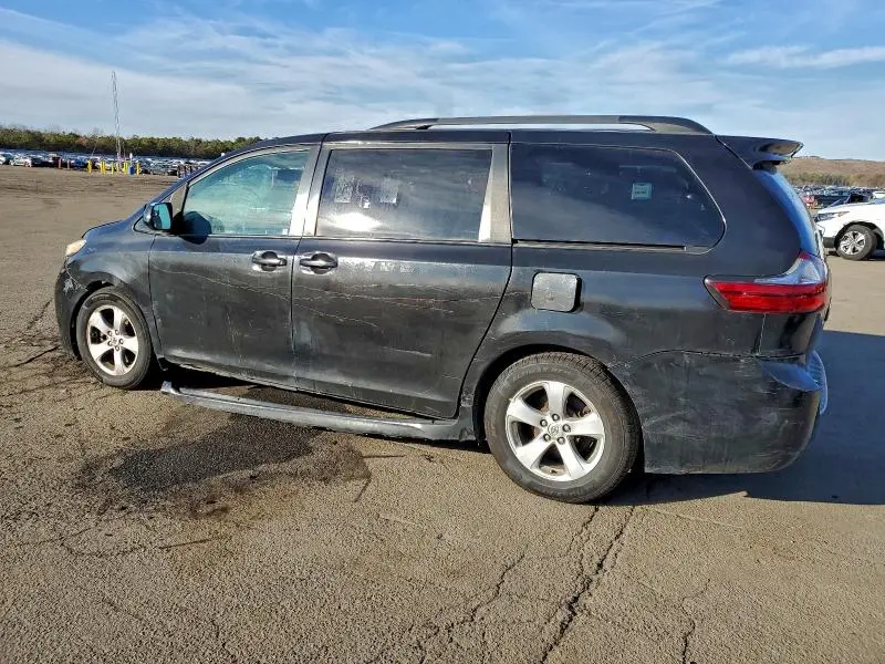 2017 TOYOTA SIENNA LE  