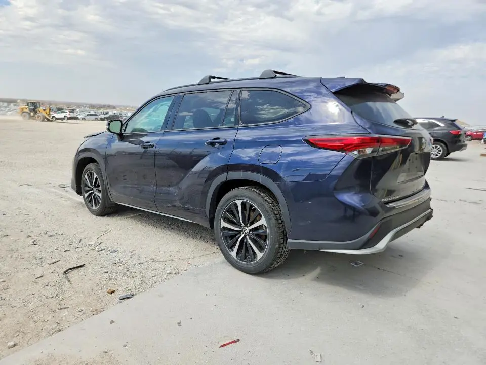 2022 TOYOTA HIGHLANDER XSE  