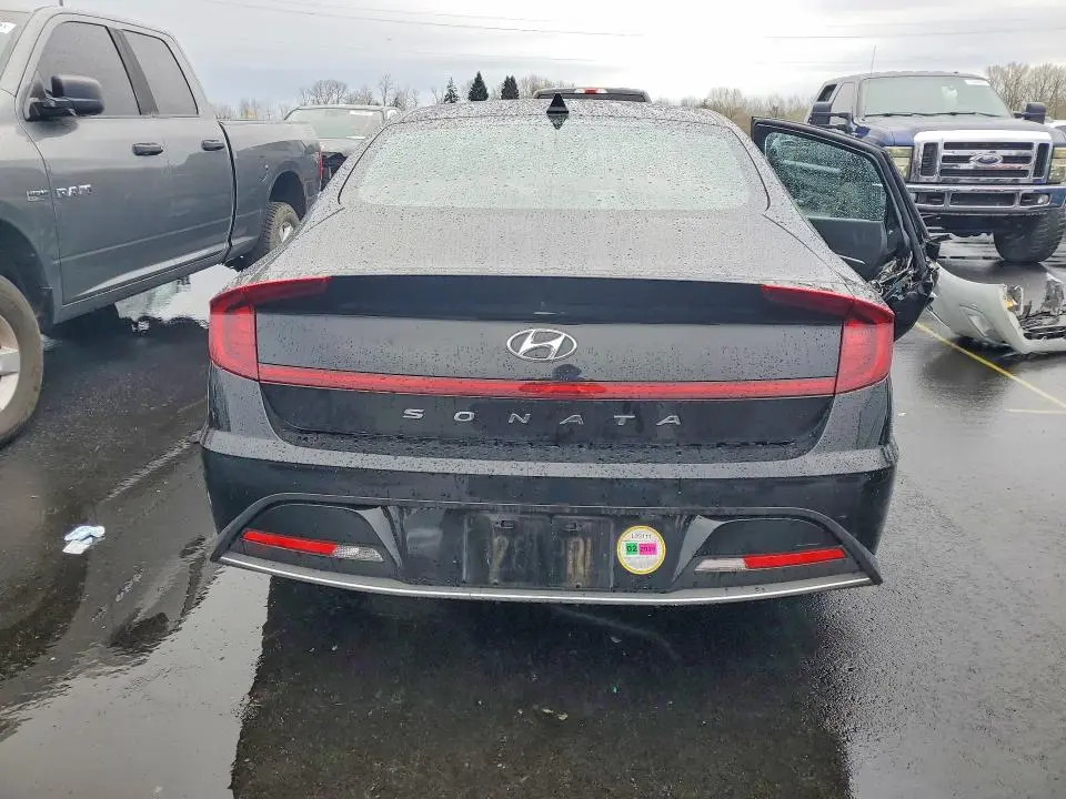 2023 HYUNDAI SONATA SE  