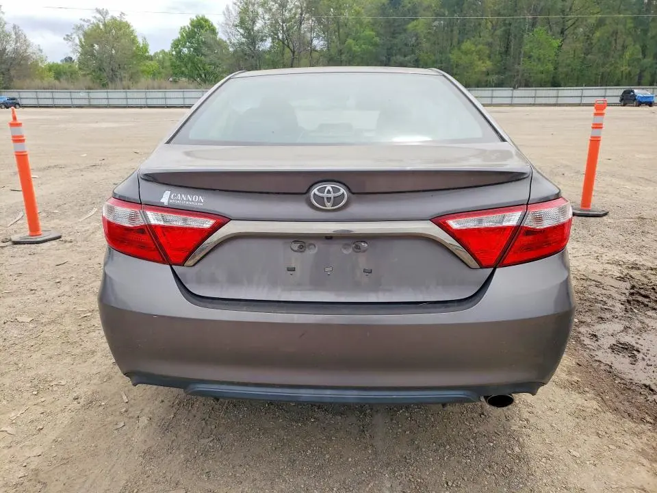 2015 TOYOTA CAMRY SE  