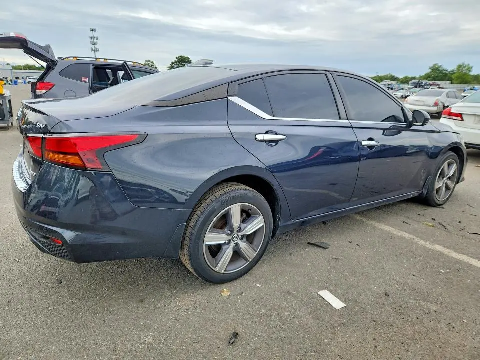 2022 NISSAN ALTIMA SV  