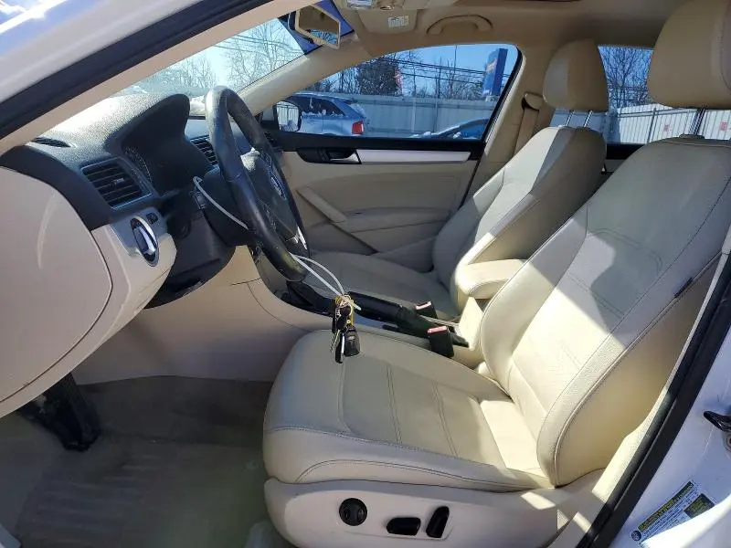 2013 VOLKSWAGEN PASSAT SE  