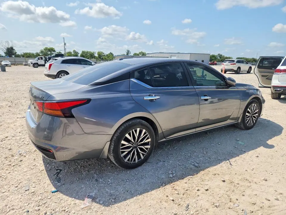 2023 NISSAN ALTIMA SV  