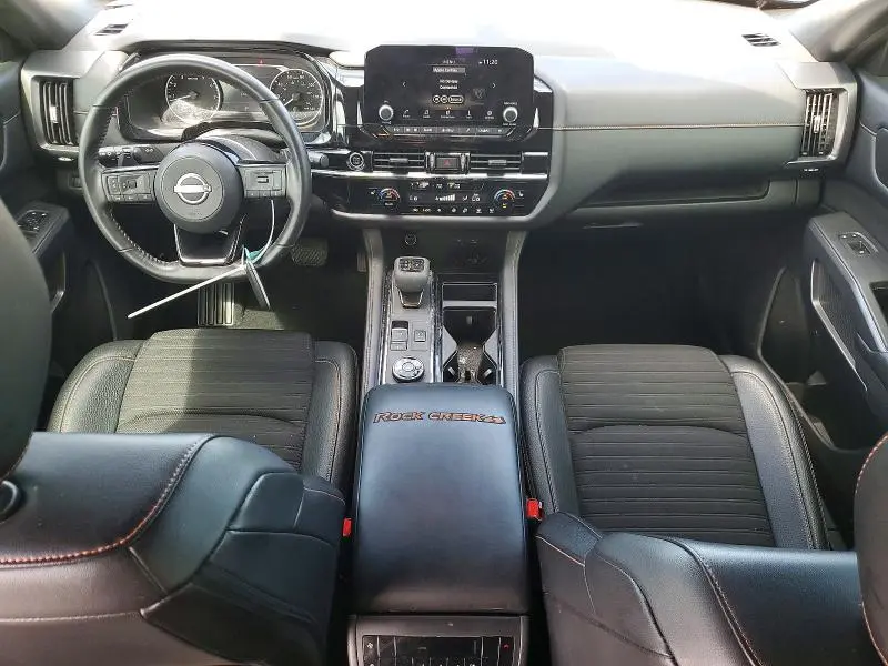 2023 NISSAN PATHFINDER SV  