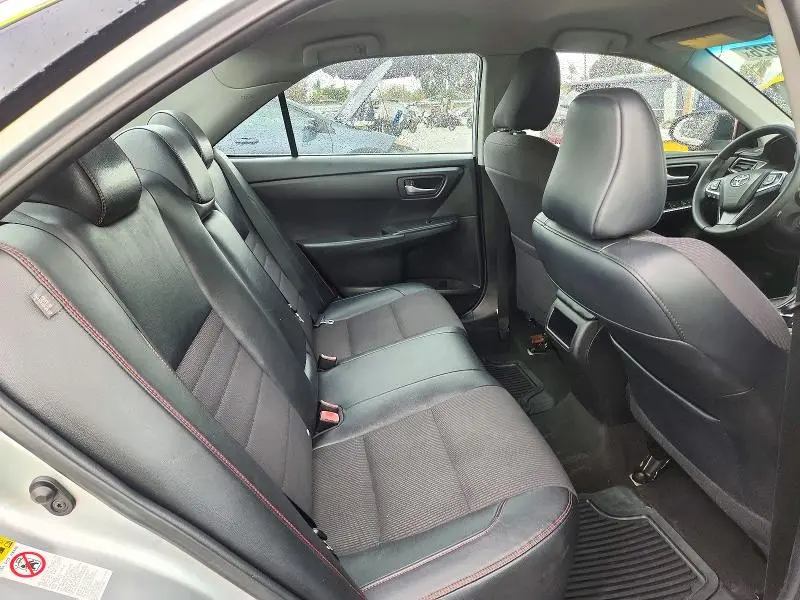 2016 TOYOTA CAMRY SE  