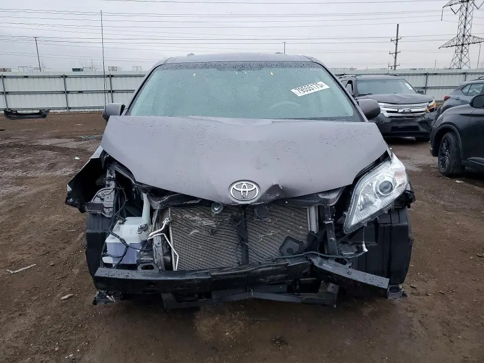2014 TOYOTA SIENNA XLE 8-PASSENGER  