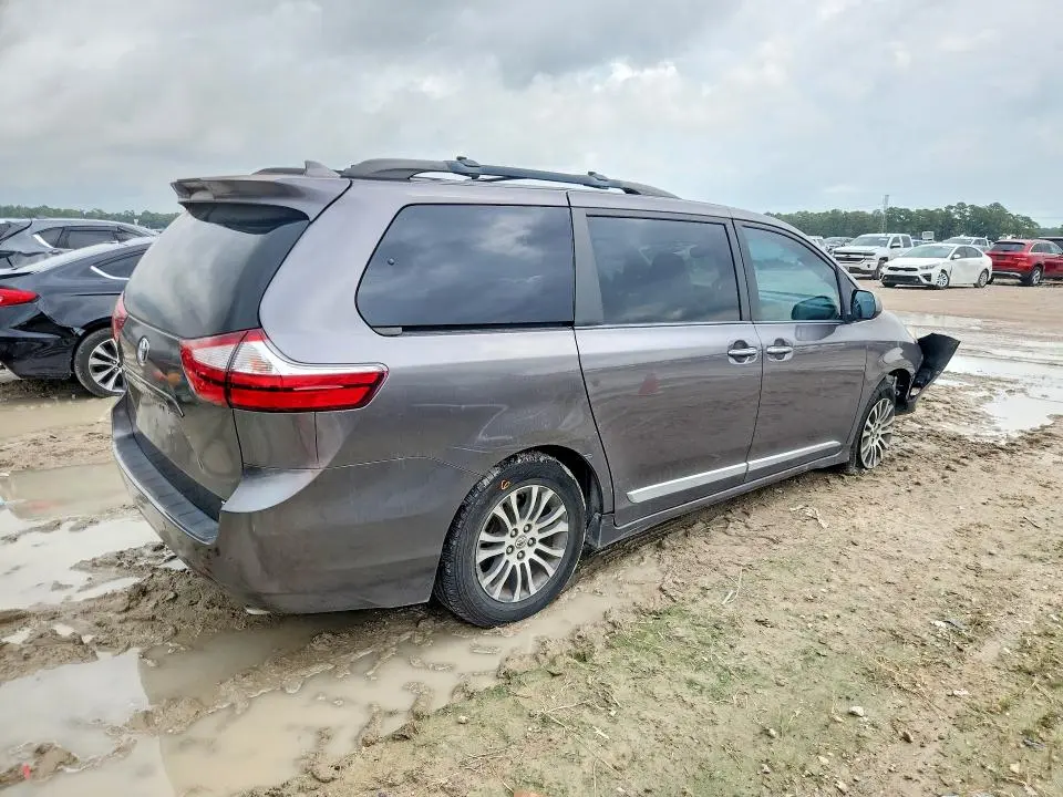 2019 TOYOTA SIENNA XLE 8-PASSENGER  