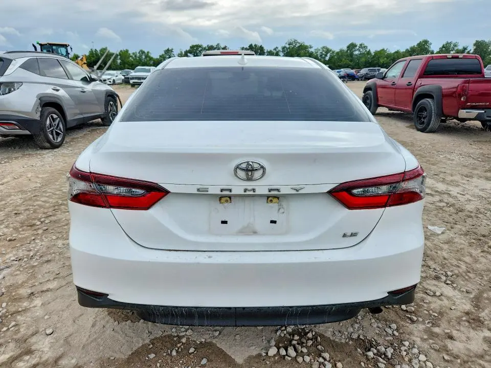 2022 TOYOTA CAMRY LE  