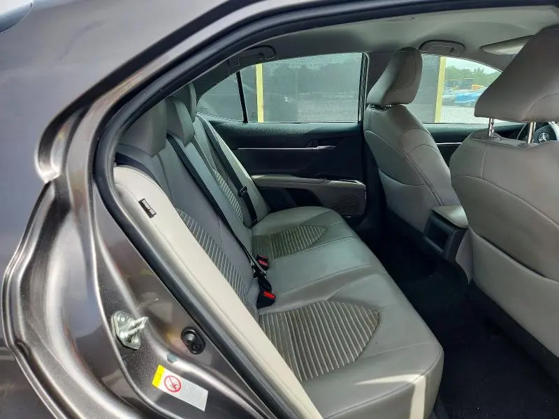 2018 TOYOTA CAMRY SE  