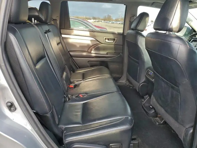 2016 TOYOTA HIGHLANDER XLE  