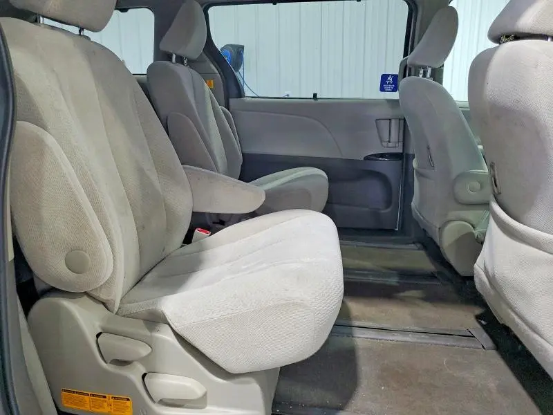 2013 TOYOTA SIENNA LE 7-PASSENGER  