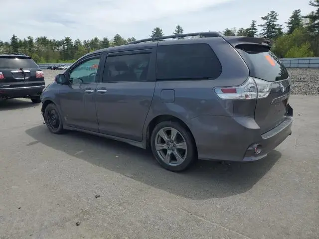 2018 TOYOTA SIENNA SE  