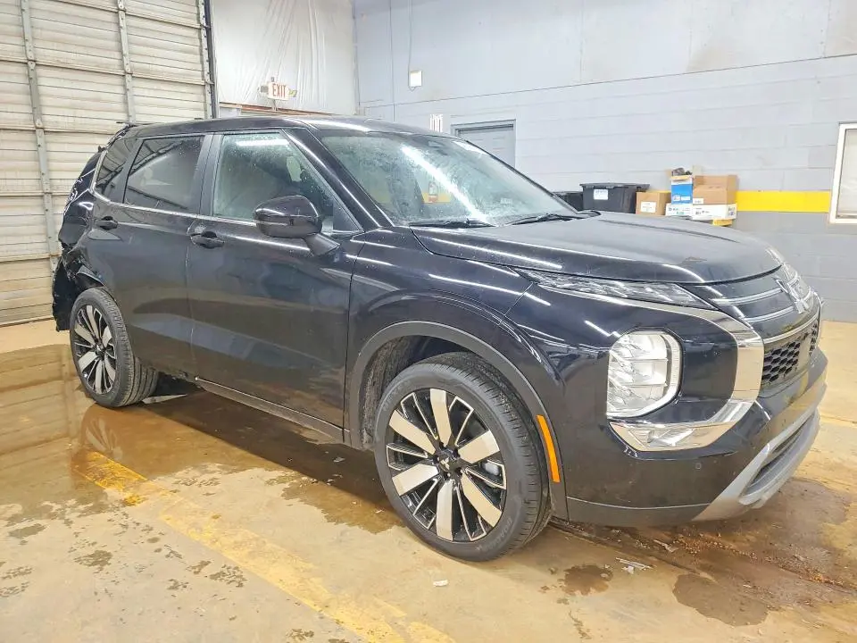 2025 MITSUBISHI OUTLANDER SE  