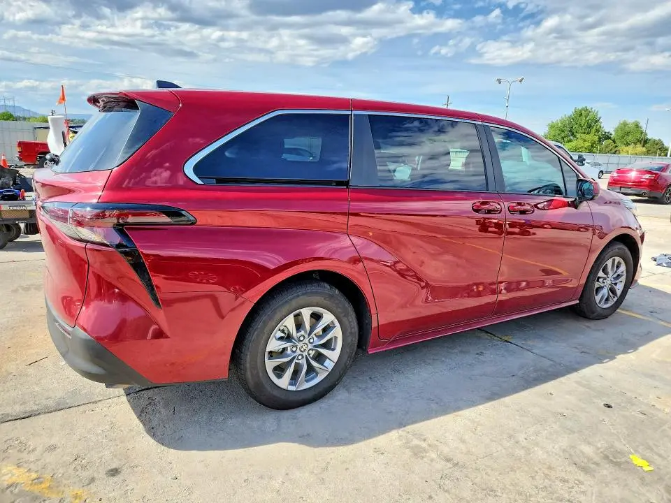 2026 TOYOTA SIENNA LE  