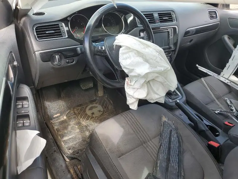 2017 VOLKSWAGEN JETTA SE  