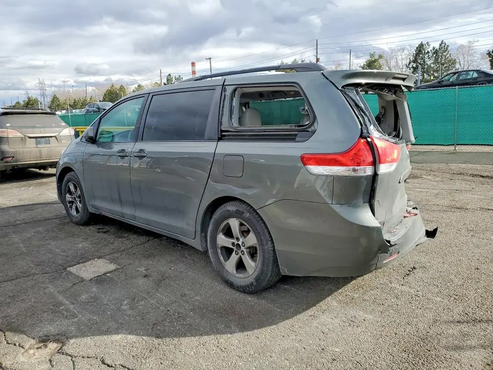 2011 TOYOTA SIENNA LE 8-PASSENGER  