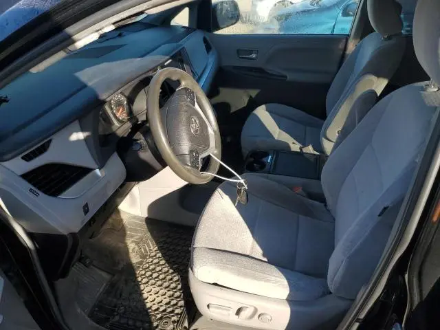 2015 TOYOTA SIENNA LE  